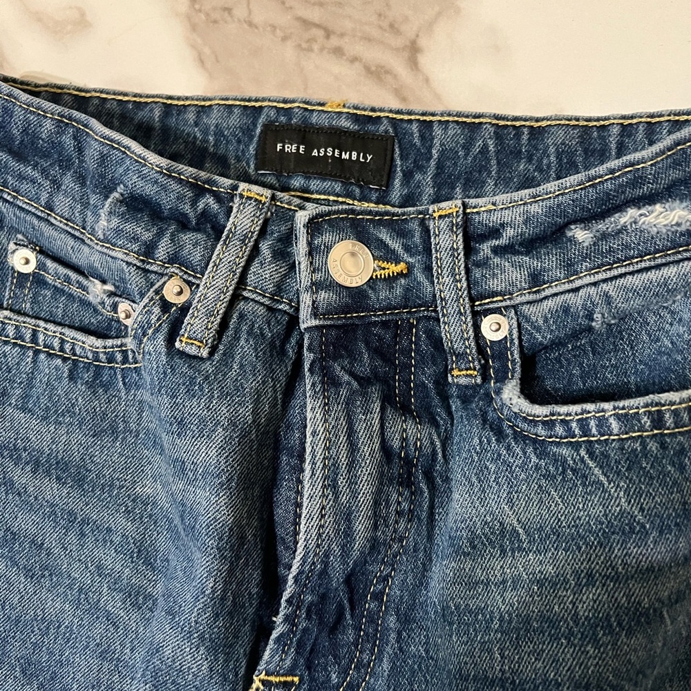Women’s/ Juniors size‎ zero Free Assembly Super High Rise Straight Jeans